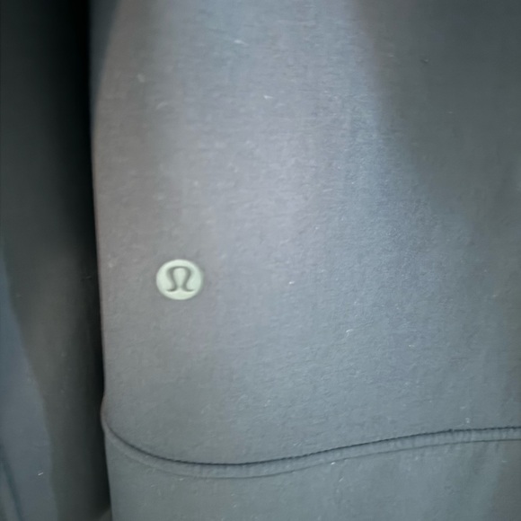 Lululemon embrace the space jacket. Never worn. Sz 8 stretch material no flaw - Picture 5 of 8